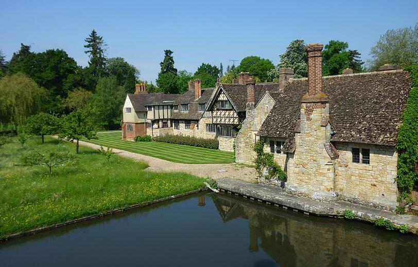 Teilansicht der Luxus-Suiten in Hever Castle, die im alten Stil modernstes Wohnen offerieren.