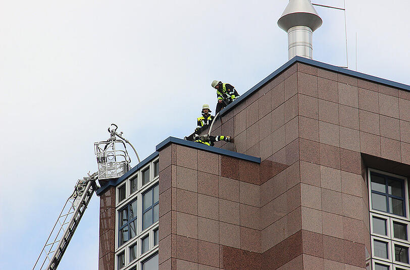 Die Bilder vom Brand an der Hopfenpost