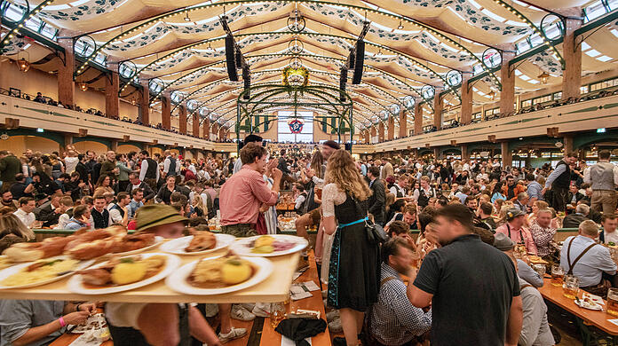 Blick in die Bräurosl, wo sich der brutale Vorfall am ersten Wiesn-Tag ereignet hat. (Archivbild)
