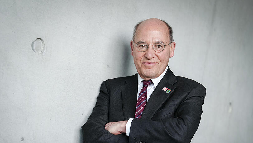 Gregor Gysi hat Verständnis für die Streiks der Lokführer. Er sagt aber auch: "Die Weihnachtszeit der Leute zu stören, wäre daneben." Gregor Gysi hat Verständnis für die Streiks der Lokführer. Er sagt aber auch: "Die Weihnachtszeit der Leute zu stören, wäre daneben."