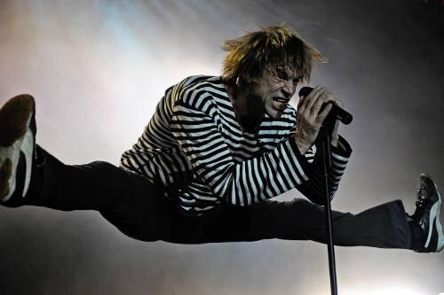 Campino, Leadsänger der Toten Hosen, wehrt sich musikalisch gegen zu viel Fürsorge der Fans.