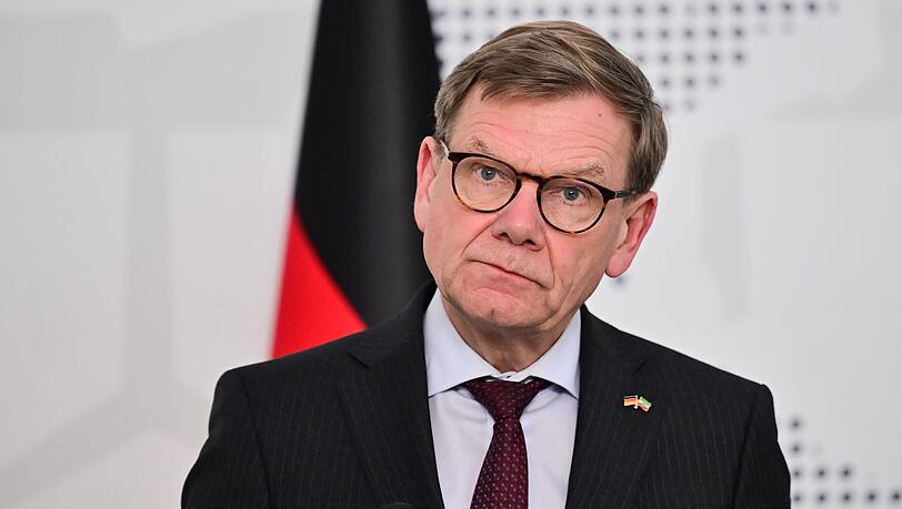 Au&szlig;enminister Johann Wadephul (CDU) &auml;u&szlig;ert sich bei einem Auftritt in der &auml;thiopischen Hauptstadt Addis Abeba auch zum Spionageverdacht in Deutschland - und verk&uuml;ndet Konsequenzen.