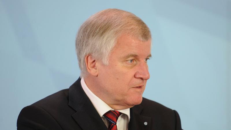 Die Finanzfachleute von CSU und FDP liegen in dieser Hinsicht aber
auf einer Linie mit Ministerpräsident Horst Seehofer und Finanzminister Georg Fahrenschon. Die Finanzfachleute von CSU und FDP liegen in dieser Hinsicht aber
auf einer Linie mit Ministerpräsident Horst Seehofer und Finanzminister Georg Fahrenschon.