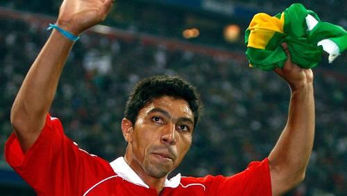 Der ehemalige Spieler des FC Bayern, Giovane Elber, wird bei der FIFA-Fußball-WM 2014 in Brasilien in den Stadien am ARD-Mikrofon auftauchen. Der ehemalige Spieler des FC Bayern, Giovane Elber, wird bei der FIFA-Fußball-WM 2014 in Brasilien in den Stadien am ARD-Mikrofon auftauchen.