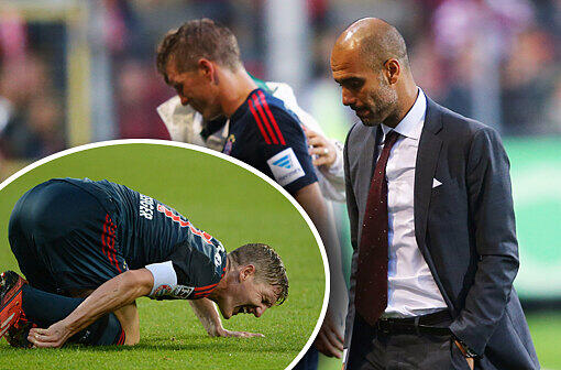 Schrecksekunde: Erst sackte Bastian Schweinsteiger in Freiburg verletzt zusammen, dann musste er humpelnd raus.