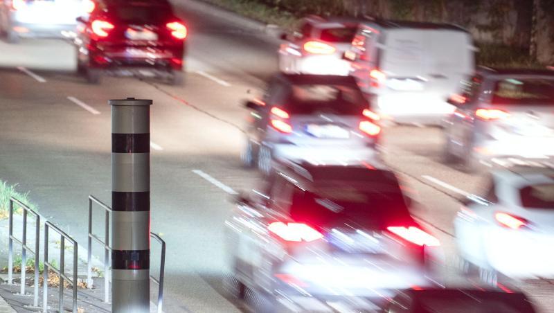 In München hat die Polizei einen Raser mit 100 km/h gestoppt. (Symbolbild)