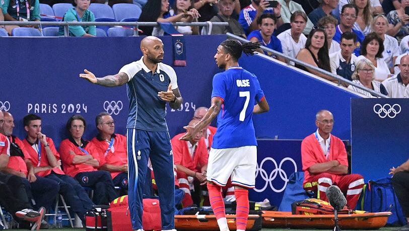 Der Trainer und sein Mann der Stunde: Frankreich-Legende Thierry Henry (l.) schwärmt von Michael Olise (r.). Der Trainer und sein Mann der Stunde: Frankreich-Legende Thierry Henry (l.) schwärmt von Michael Olise (r.).
