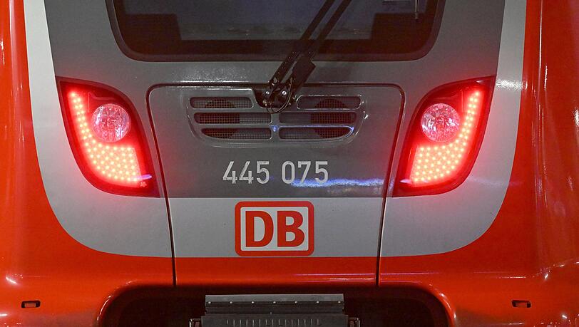 Vom 1. bis 11. November pausiert der Zugverkehr der Maintalbahn. Es wird einen Ersatzverkehr mit Bussen geben. (Symbolbild) Vom 1. bis 11. November pausiert der Zugverkehr der Maintalbahn. Es wird einen Ersatzverkehr mit Bussen geben. (Symbolbild)