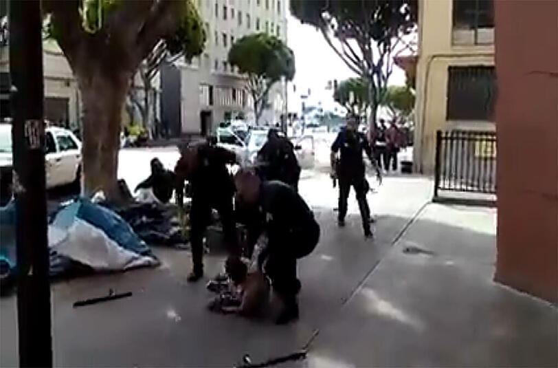 In Los Angeles wurde der Obdachlose Africe am hellichten Tag von vier Polizisten erschossen.