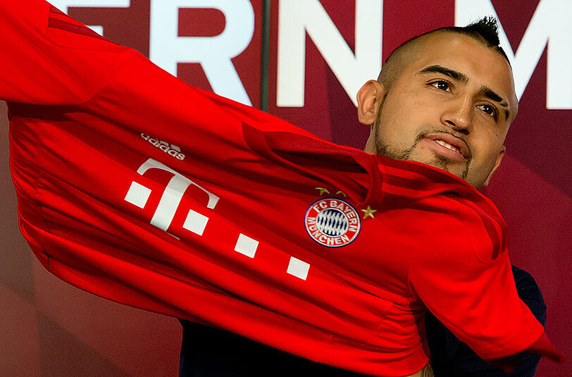 Der "Krieger" ist da: Arturo Vidal hat beim FC Bayern München einen Vierjahresvertrag unterschrieben. Klicken Sie sich durch die Bilderstrecke von Vidals ersten Tagen in München.
