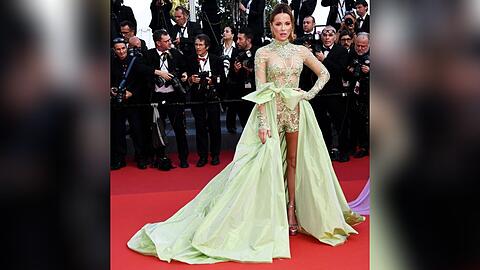 Kate Beckinsale in einem aktuellen Festival-Look bei den 76. Filmfestspielen von Cannes.