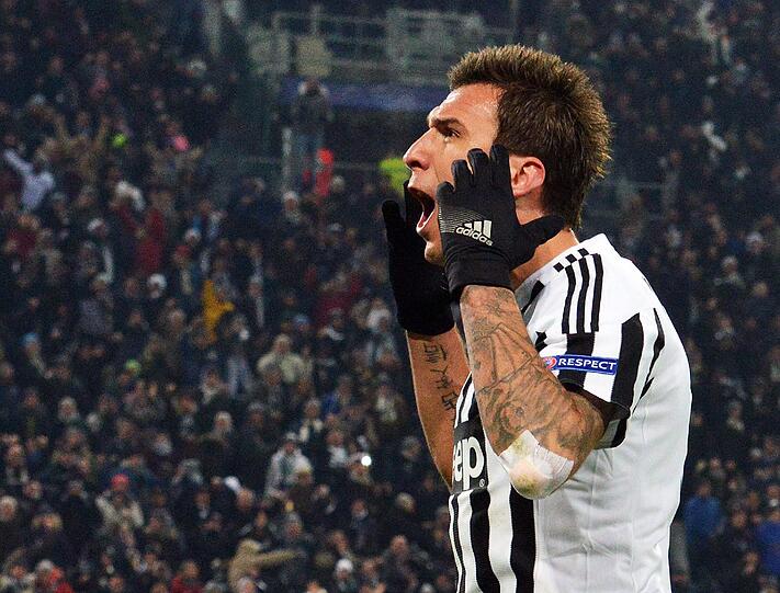 Mit dem Wechsel zu den Bayern gelang Mandzukic 2012 der Sprung in die Spitzenklasse. Danach ging es für den 29-Jährigen zu internationalen Topclubs wie Atletico Madrid und nun Juventus Turin - aber Vereine wie Real Madrid oder der FC Barcelona wären noch eine Etage höher und wohl nicht an ihm interessiert. Was die Zukunft angeht, ist Lewandowski also im Plus. Damit steht es 5:3 für den Polen.
