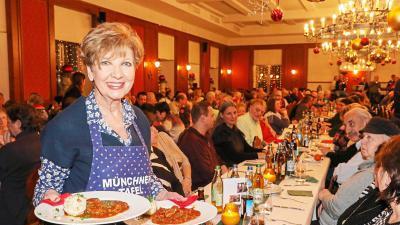 Das traditionelle Silvesterdinner im Hofbräuhaus der Münchner Tafel.