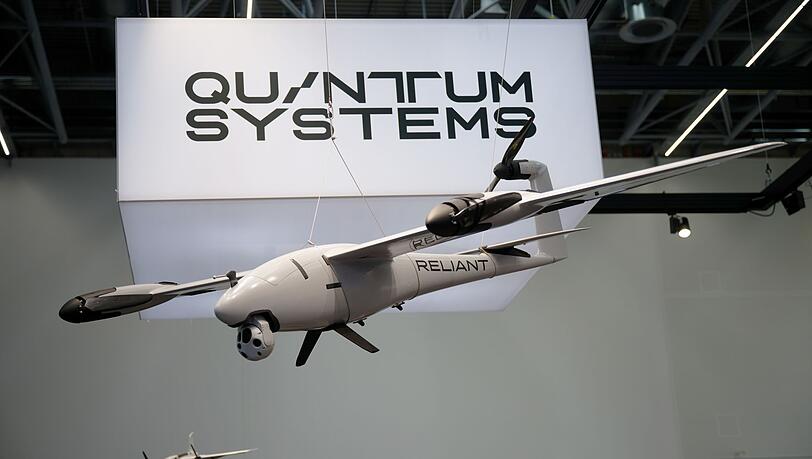 Eine Drohne am Messestand von Quantum Systems.