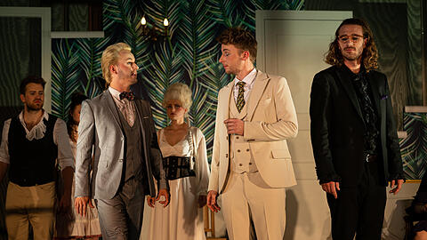 Das junge Ensemble der Kammeroper München bei der Aufführung von Mozarts "Le nozze di Figaro" im Hubertussaal von Schloss Nymphenburg.