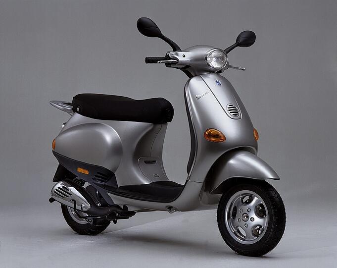 Das Objekt der Begierde: Ein Motorroller von Piaggio.