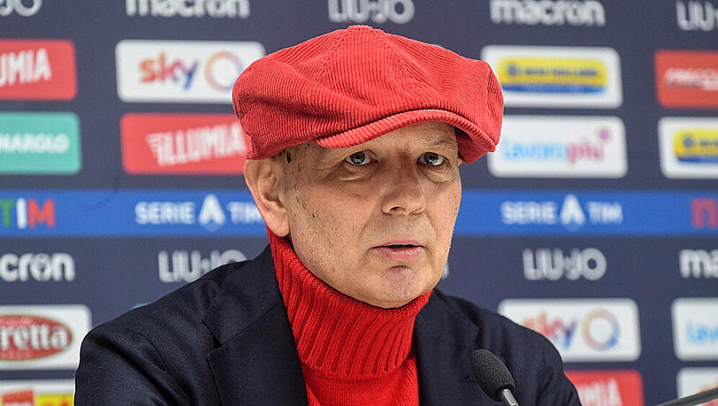 Sinisa Mihajlovic bei der ersten Pressekonferenz nach seiner Leukämie-Behandlung Sinisa Mihajlovic bei der ersten Pressekonferenz nach seiner Leukämie-Behandlung