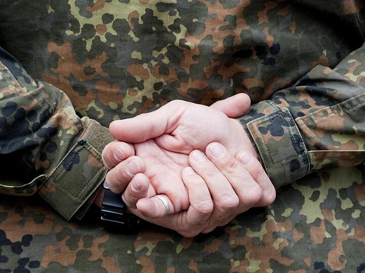 Die Bundeswehr soll nach dem Willen der neuen Verteidigungsministerin Annegret Kramp-Karrenbauer mehr öffentliche Gelöbnisse abhalten.