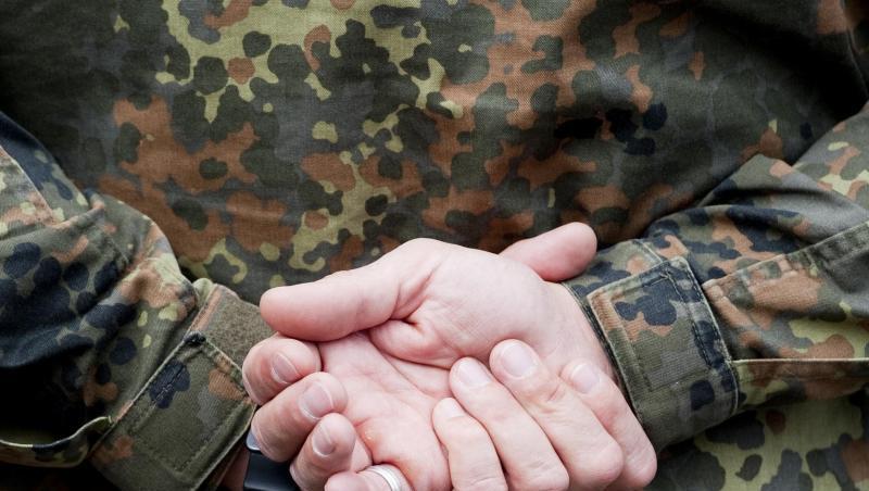 Die Bundeswehr soll nach dem Willen der neuen Verteidigungsministerin Annegret Kramp-Karrenbauer mehr öffentliche Gelöbnisse abhalten. Die Bundeswehr soll nach dem Willen der neuen Verteidigungsministerin Annegret Kramp-Karrenbauer mehr öffentliche Gelöbnisse abhalten.