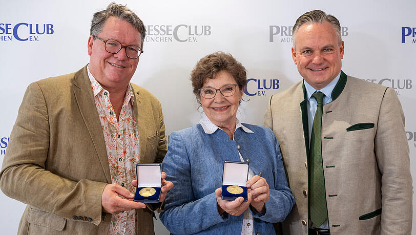 Helmut Schleich (l.) und Monika Baumgartner werden am Montag ebenfalls bei der Verleihung der Tassilo-Medaille des Fördervereins bairische Sprache und Dialekte geehrt. Genauso wie Wirtschaftsreferent Christian Scharpf.