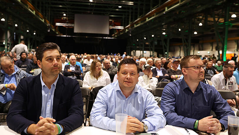 Verwaltungsrat Sebastian Seeb&ouml;ck , Nicolai Walch und Sascha K&ouml;nigsberg (v.l.n.r.) bei der Mitgliederversammlung 2024.