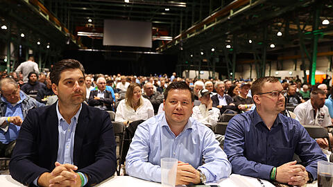 Verwaltungsrat Sebastian Seeb&ouml;ck , Nicolai Walch und Sascha K&ouml;nigsberg (v.l.n.r.) bei der Mitgliederversammlung 2024.