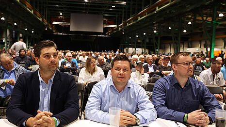 Verwaltungsrat Sebastian Seeb&ouml;ck , Nicolai Walch und Sascha K&ouml;nigsberg (v.l.n.r.) bei der Mitgliederversammlung 2024.