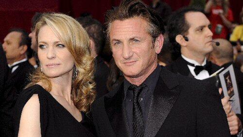 Einstiges Glamour-Paar: Von ihrem Ehemann Sean Penn ist die bloden Schauspielerin erst seit einem Jahr rechtskräftig geschieden. Einstiges Glamour-Paar: Von ihrem Ehemann Sean Penn ist die bloden Schauspielerin erst seit einem Jahr rechtskräftig geschieden.