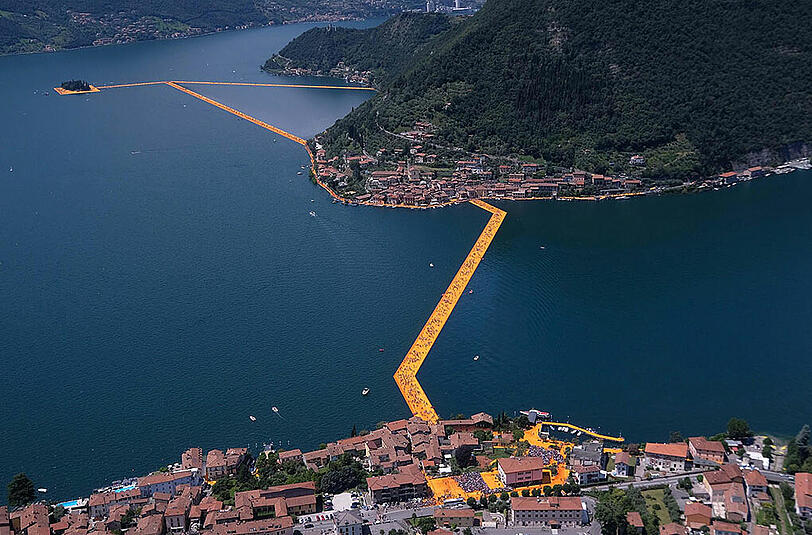 Christos Mammut-Installation "Floating Piers" ist fertig. Die beeindruckenden Bilder.