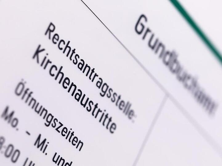 Jeweils rund 270.000 Katholiken und Protestanten haben den Kirchen 2019 den Rücken gekehrt.