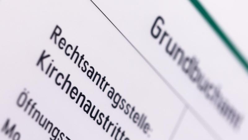 Jeweils rund 270.000 Katholiken und Protestanten haben den Kirchen 2019 den Rücken gekehrt.