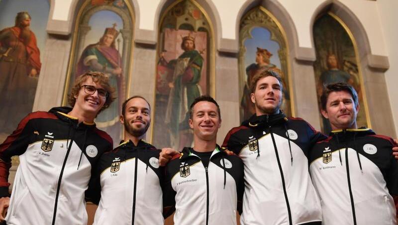 Die deutschen Tennis-Herren haben sich im Davis Cup für die Finalrunde qualifiziert. Die deutschen Tennis-Herren haben sich im Davis Cup für die Finalrunde qualifiziert.