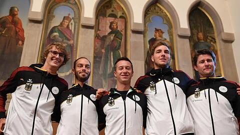 Die deutschen Tennis-Herren haben sich im Davis Cup für die Finalrunde qualifiziert.