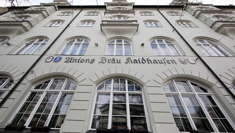 Das imposante Traditionshaus hat schon bessere Zeiten gesehen. Die Räume stehen komplett leer.