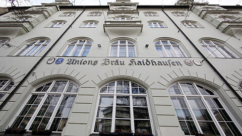 Das imposante Traditionshaus hat schon bessere Zeiten gesehen. Die Räume stehen komplett leer.