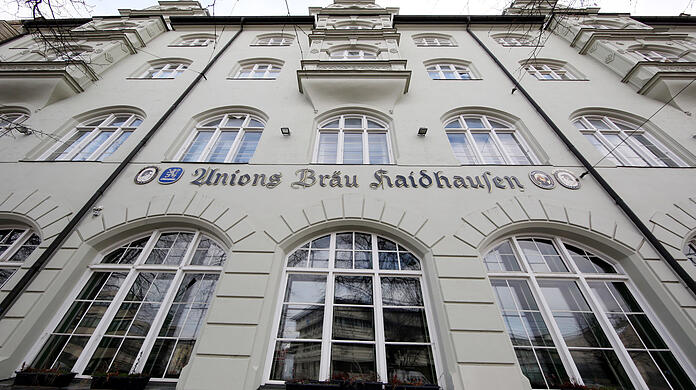 Das imposante Traditionshaus hat schon bessere Zeiten gesehen. Die Räume stehen komplett leer.