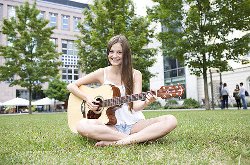 Musik im Herzen: Anna träumt von einer kleinen Band &mdash; natürlich am liebsten mit ihr am Mikrofon. Die Bilder von ihrem Shooting mit Gitarre.