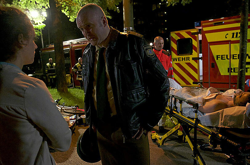 Szenen aus dem nachgespielten Mord an Domenico L. bei "Aktenzeichen XY"
