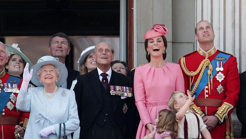 Auch die Royals machen es sich gerne mit ihrer Lieblingssendung vor dem Fernseher gemütlich.