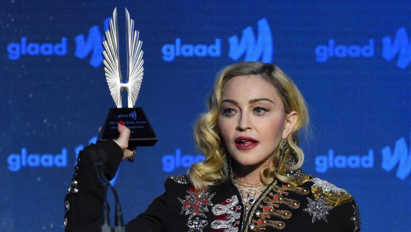 Madonna nimmt bei den 30. GLAAD Media Awards in New York den Advocate for Change Award entgegen. Madonna nimmt bei den 30. GLAAD Media Awards in New York den Advocate for Change Award entgegen.