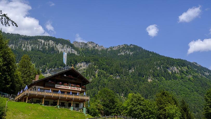 Die Gröblalm macht bei Sonne Spaß - bei Regen gibt's eine überdachte Terrasse.