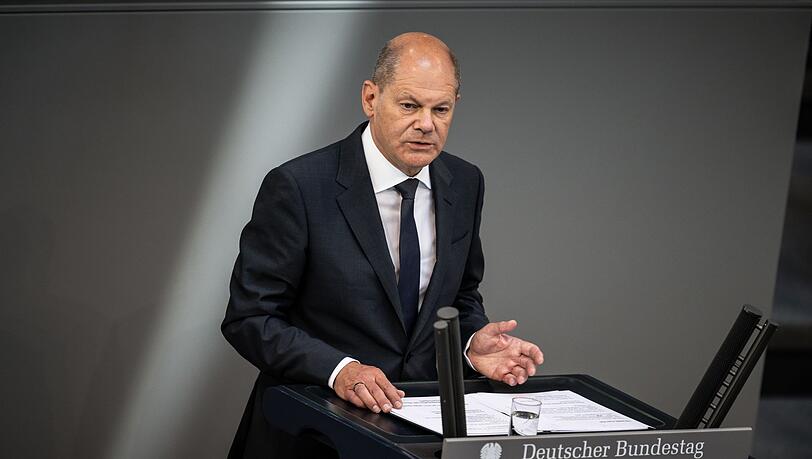 Bundeskanzler Olaf Scholz (SPD) spricht.