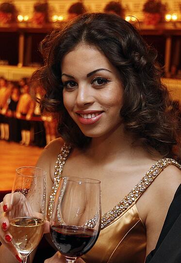 Sie war Richard "Mörtel" Lugners Aufputz für den Opernball: Sehen Sie hier die Bilder von Rubys Auftritt in Wien.