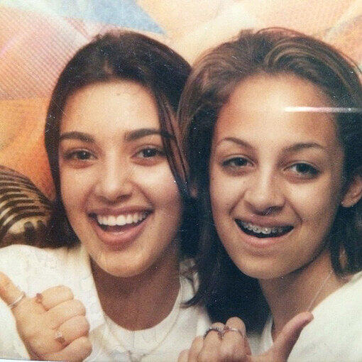 Niedlich: Kim Kardashian und Nicole Richie mit 13 Jahren.