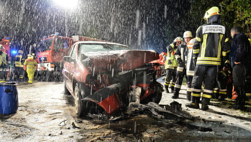 Unfall auf schneeglatter Fahrbahn bei Ruhpolding. Die Bilder vom Rettungseinsatz. Unfall auf schneeglatter Fahrbahn bei Ruhpolding. Die Bilder vom Rettungseinsatz.
