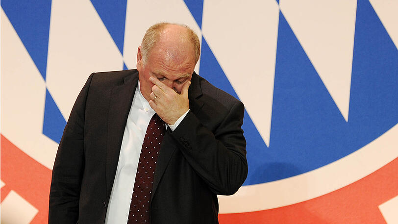 Jahreshauptversammlung 2013: Uli Hoeneß ist bei seiner Verabschiedung den Tränen nahe.