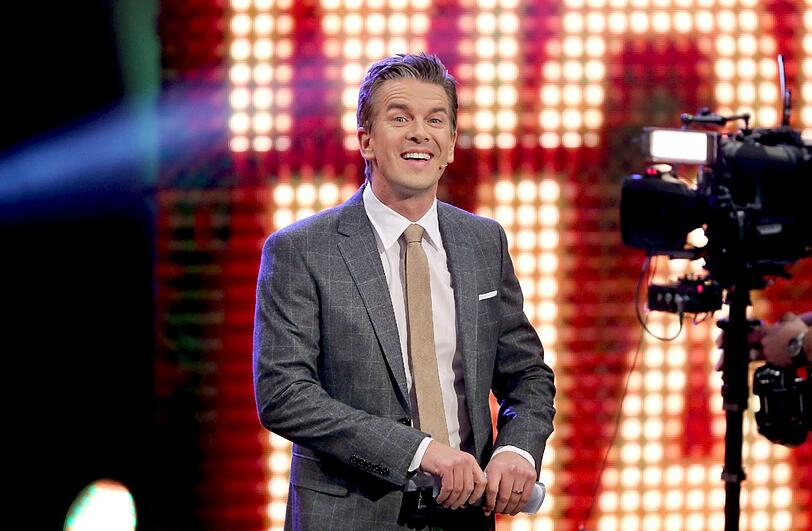 Im November versenkt Markus Lanz das ZDF-Flaggschiff "Wetten, dass..?" endgültig im Quotentief. Nur 6,55 Millionen Zuschauer wollten die Show aus Halle an der Saale sehen. So wenig wie noch nie.