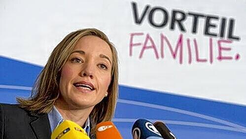 Für eine "schnellstmögliche Änderung" der Kinder-Sätze: Familienministerin Kristina Köhler. Für eine "schnellstmögliche Änderung" der Kinder-Sätze: Familienministerin Kristina Köhler.