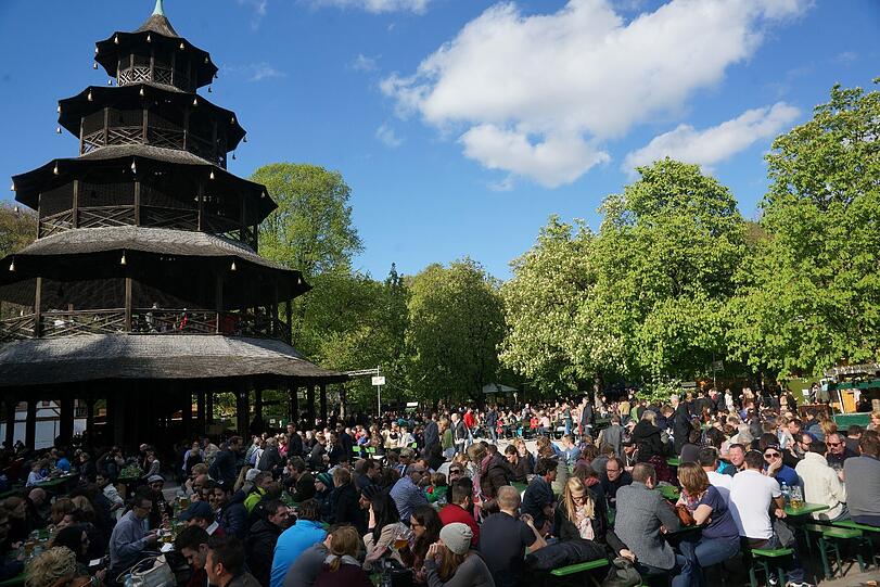 Ostern 2014 in München: AZ-Fotograf Daniel von Loeper hat am Wochenende die Biergärten, die Isar, den Tierpark und den Englischen Garten besucht und tolle Fotos gemacht. So schön war das Osterwochenende...