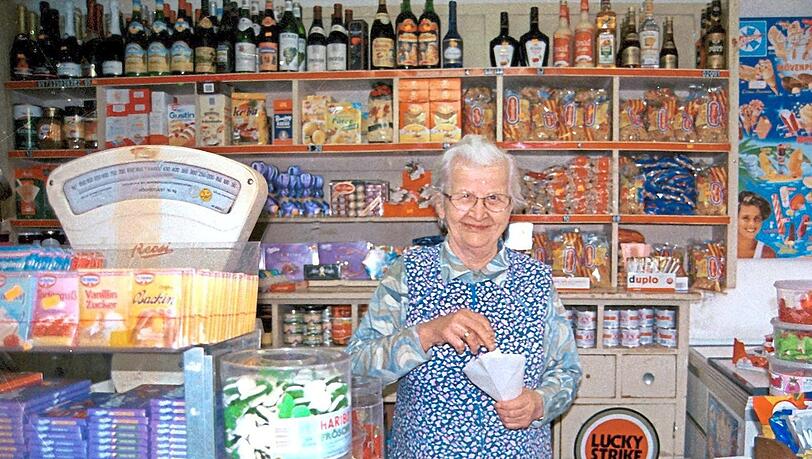 FRÜHER: Wie gern ist man schon als Kind in den bunten Tante-Emma-Laden marschiert. FRÜHER: Wie gern ist man schon als Kind in den bunten Tante-Emma-Laden marschiert.